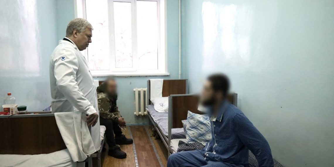 Русских навестил бойцов СВО в военном госпитале Ульяновска