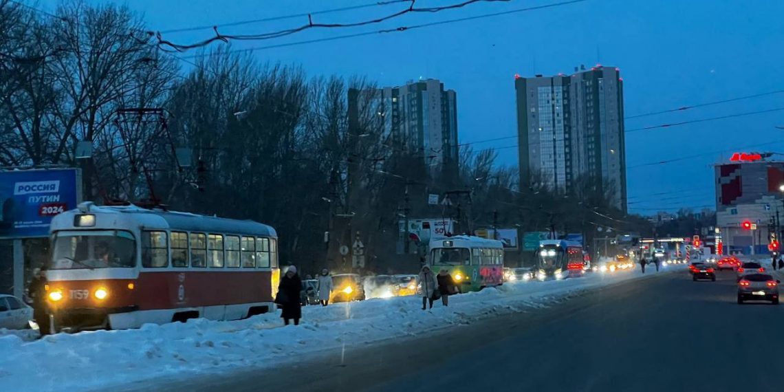 У Аквамолла в Ульяновске сломался трамвай, электротранспорт встал до Минаевского моста