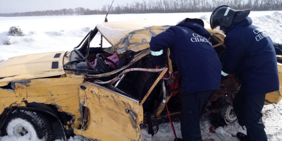 Труп женщины «вырезали» из смятой «шестёрки»: подробности смертельного ДТП под Ульяновском