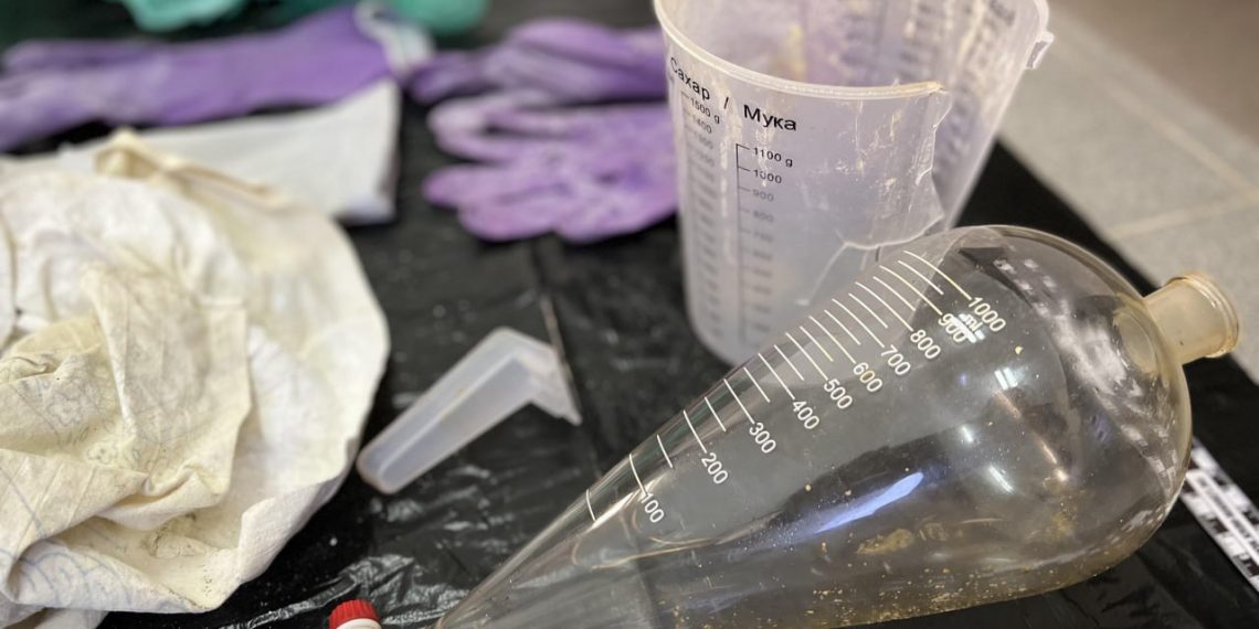 Ульяновские полицейские накрыли устроенную в гараже лабораторию по производству мефедрона