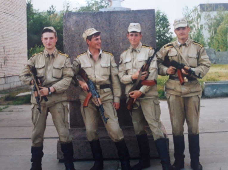 Мэр Ульяновска показал своё фото в погонах и с автоматом