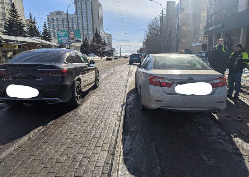 На Железной Дивизии встали трамваи из-за столкновения автомобилей