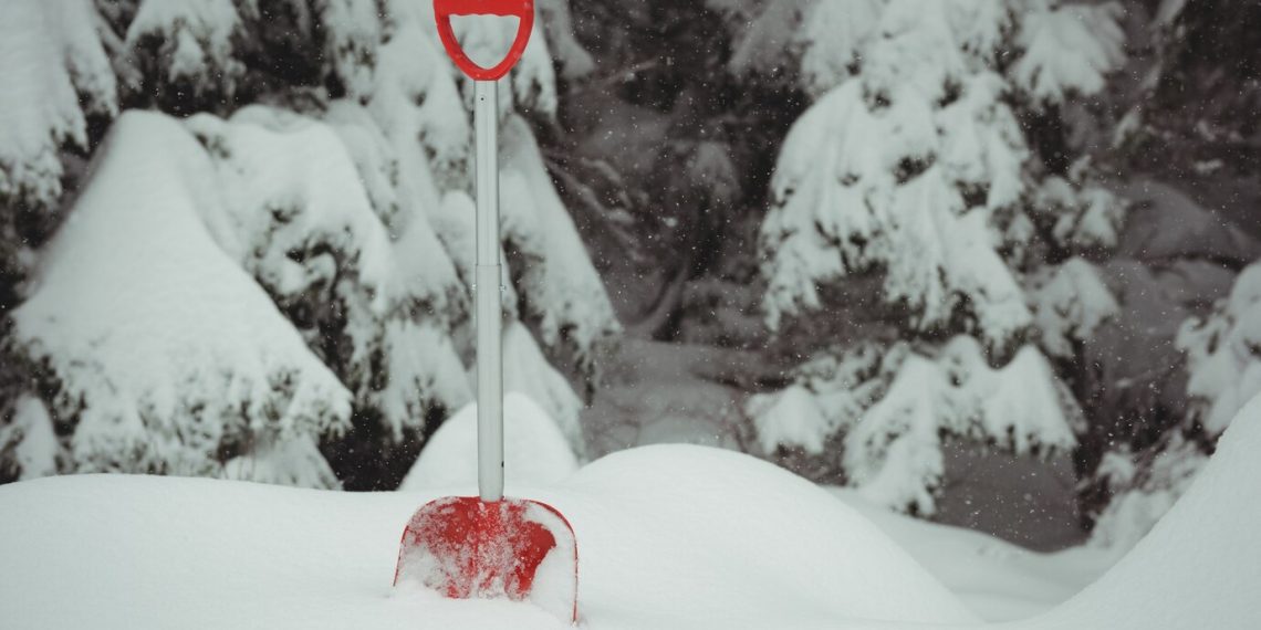 Житель Ульяновска умер во время уборки снега