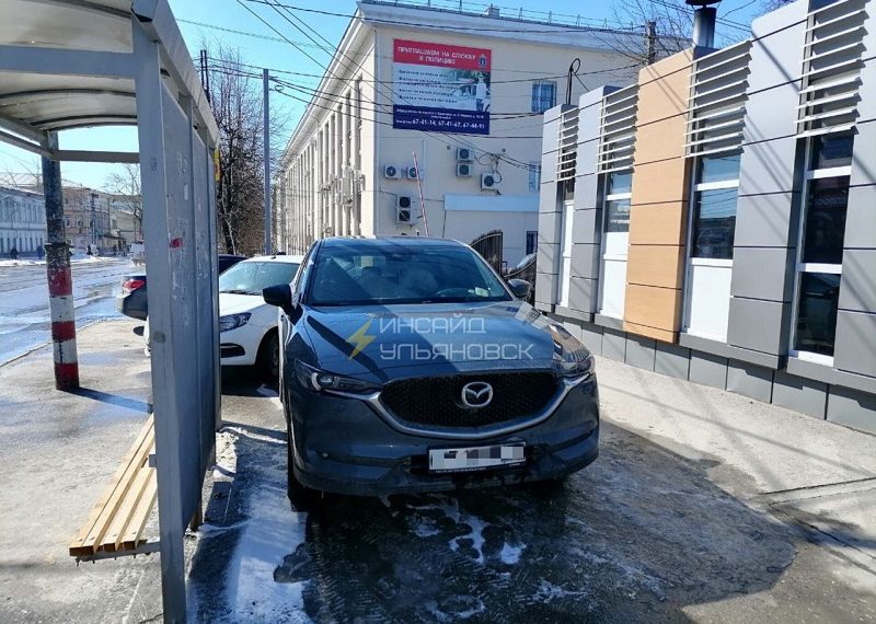Жительница Ульяновска припарковала свою машину на тротуаре и получила штраф