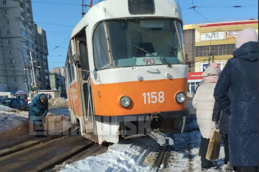Трамвай маршрута №90 сошёл с рельсов в Дальнем Засвияжье