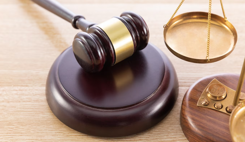 Пьяный дебош на борту самолёта обошёлся ульяновцу в 300 тысяч рублей штрафа