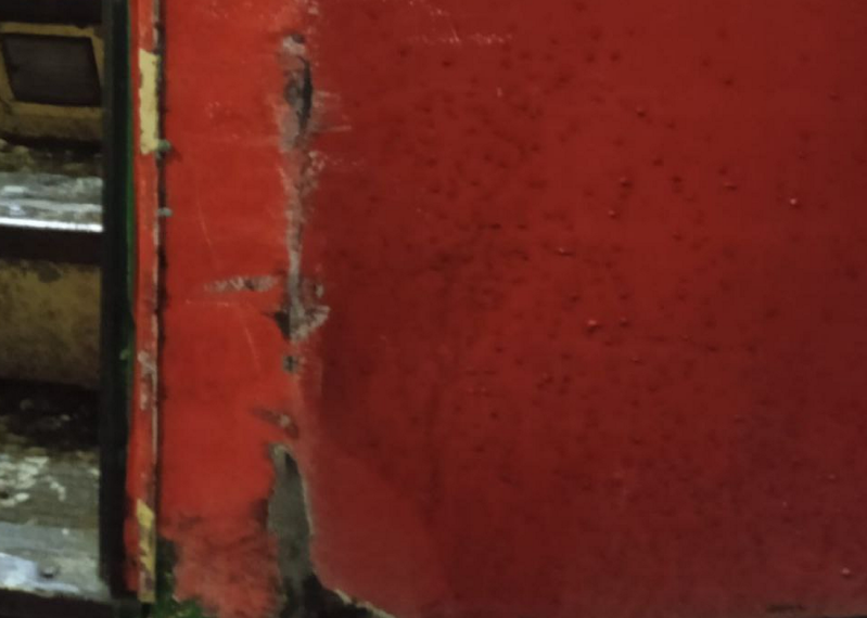 На Радищева в Ульяновске легковушка врезалась в трамвай и скрылась с места аварии