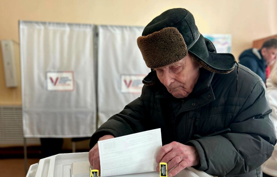 В Ульяновске на президентские выборы пришёл 102-летний защитник блокадного Ленинграда