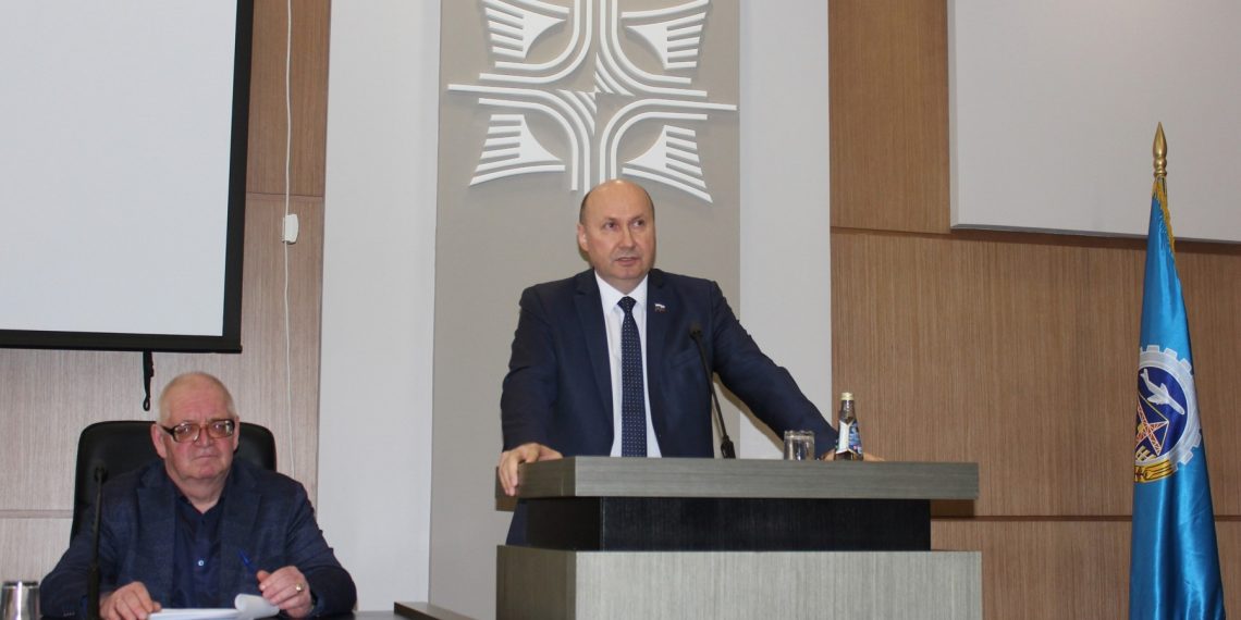 «Завод Искра» проиндексирует зарплату и введёт премию за выслугу лет