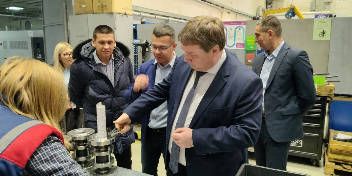 Болдакин заявил о планах по расширению завода промышленной аппаратуры