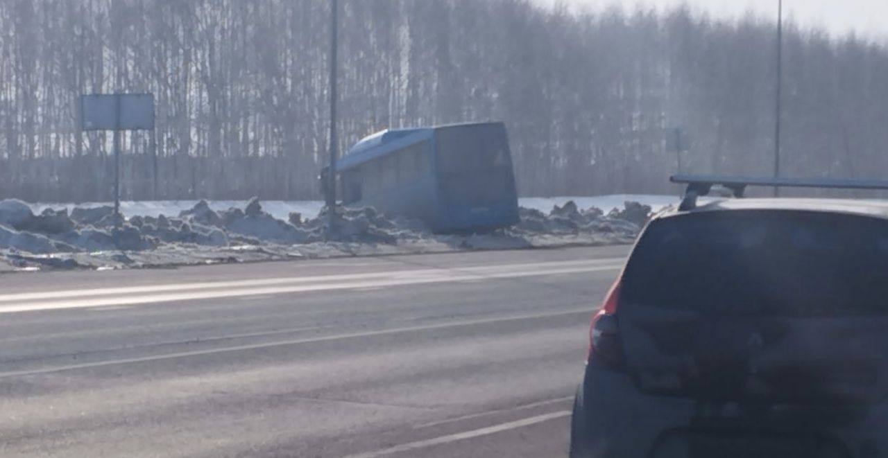 КамАЗ и пассажирский автобус жёстко столкнулись на трассе под Ульяновском -  Ульяновск