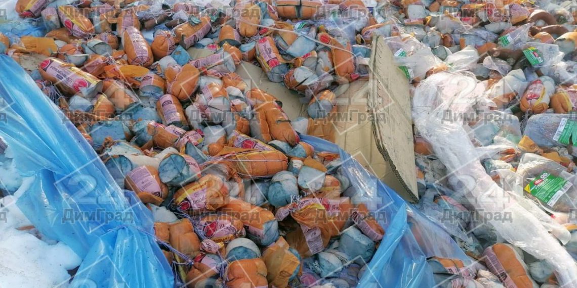 Гору выброшенной колбасы обнаружили на улице в Димитровграде