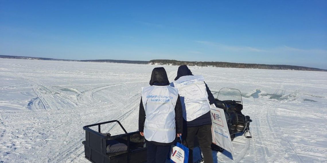 Ульяновские рыбаки проголосовали на президентских выборах прямо на льду