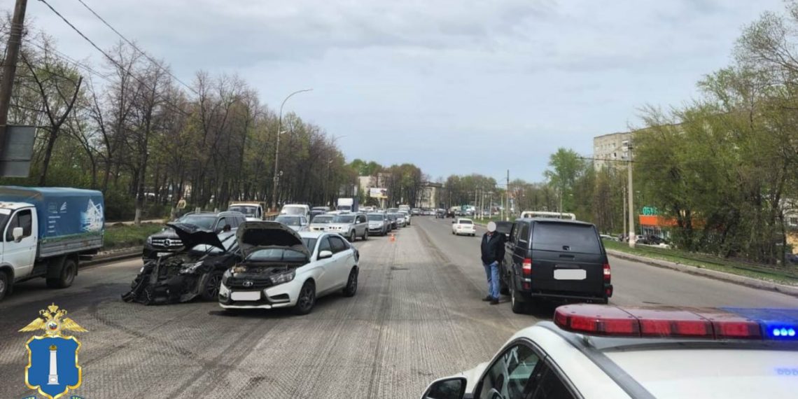 В тройном дорожном замесе на Пушкарёва серьёзно пострадал один человек