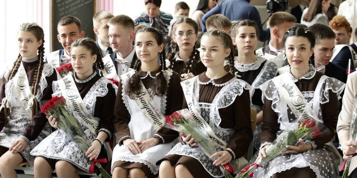 Ульяновские чиновники определились с датами последних звонков и выпускных для школьников