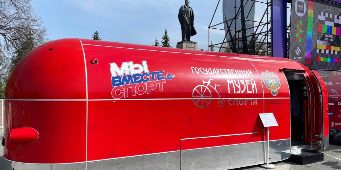 На Соборную площадь в Ульяновске приехала экспозиция Государственного музея спорта