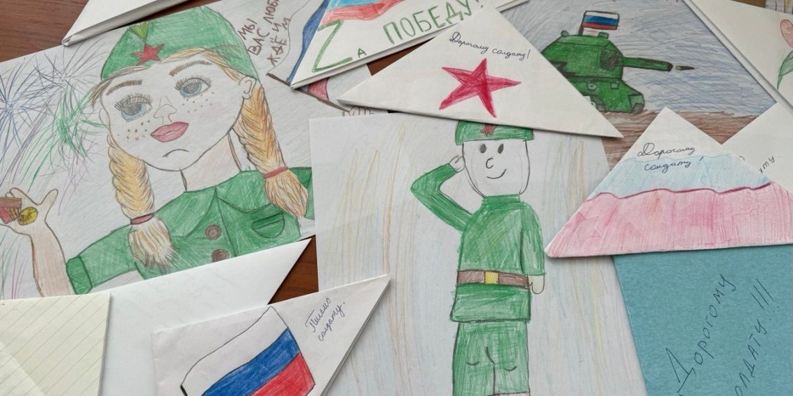 Дети сотрудников ульяновского Следкома отправили письма бойцам СВО