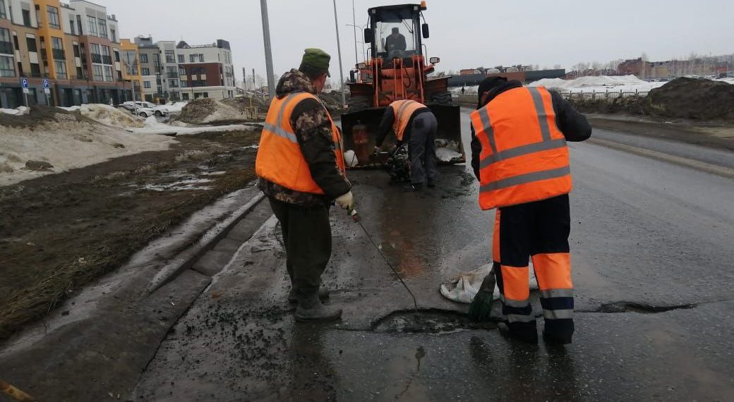 Для ликвидации ям на дорогах Ульяновска сформируют 13 бригад