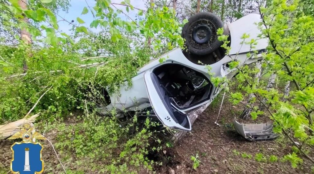 34-летний водитель на «Весте» улетел в кювет и перевернулся на трассе в Ульяновской области