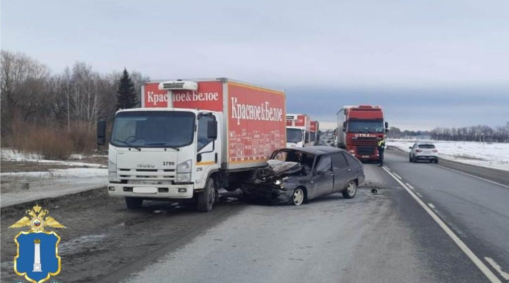В Ульяновске водитель фургона сети «К&Б» не пропустил «Иж», пострадал один человек