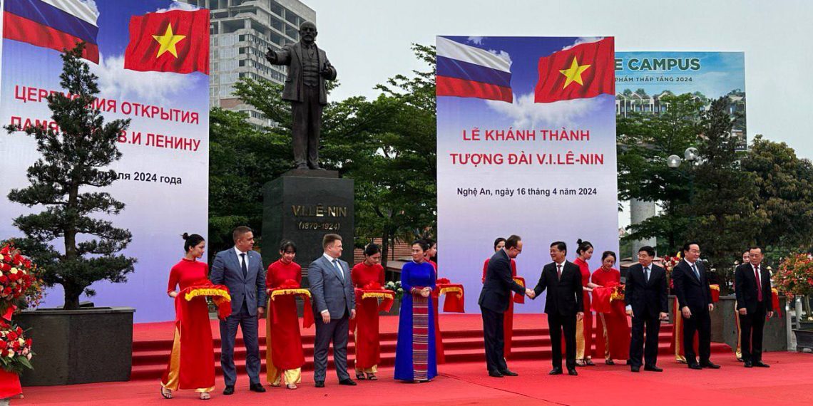 Ульяновский сенатор побывал на открытии памятника Ленину во Вьетнаме