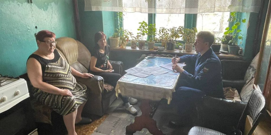 Сотрудники прокуратуры осмотрели рассыпающуюся пятиэтажку на Доватора в Ульяновске