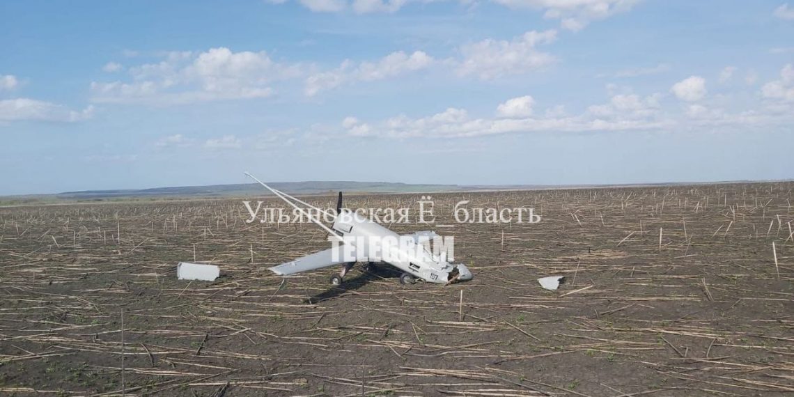 В поле под Ульяновском обнаружили упавший беспилотник — фото, видео