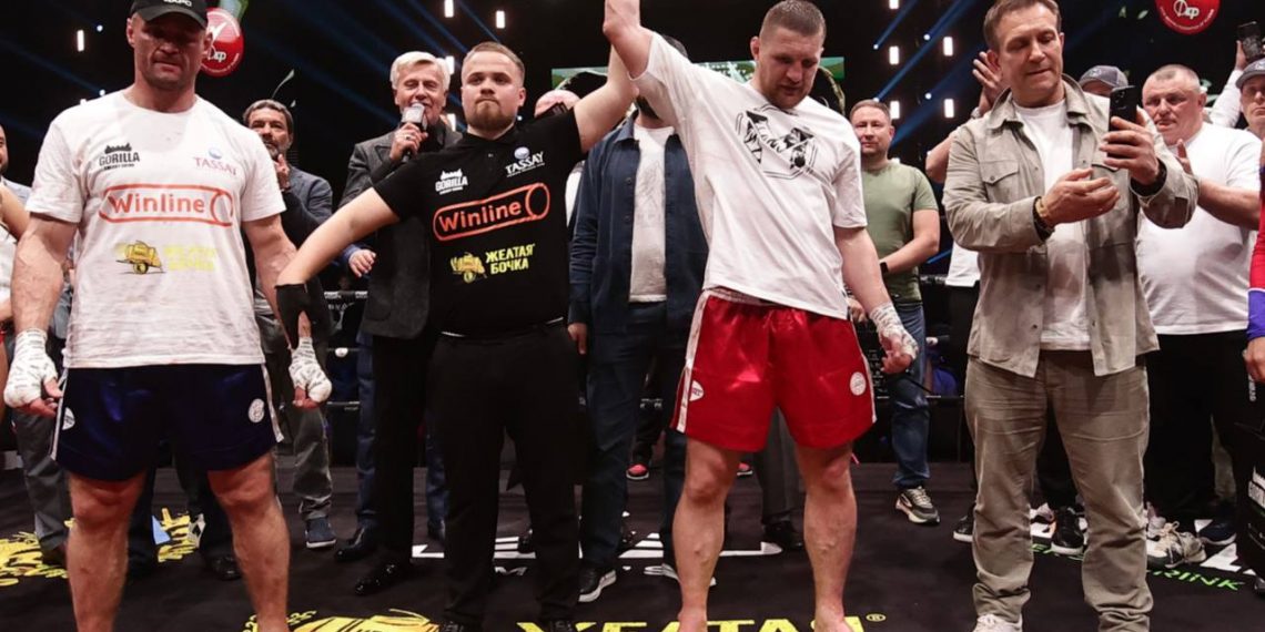 Минеев одержал победу в бою с Глуховым на турнире в Ульяновске