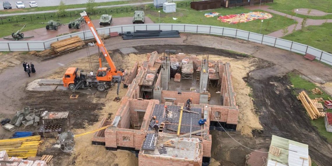Храм Дмитрия Донского возводят в ульяновском парке Маргелова