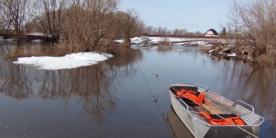 В Больших Ключищах затопило мост через Свиягу