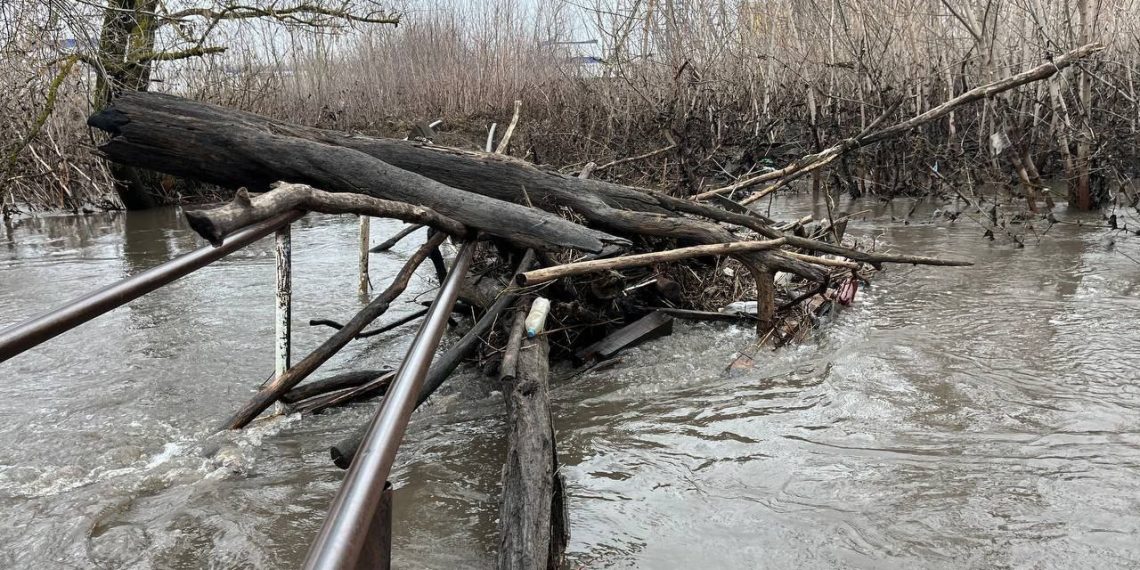Ещё один затор на реке Сельдь разгребли ульяновские спасатели