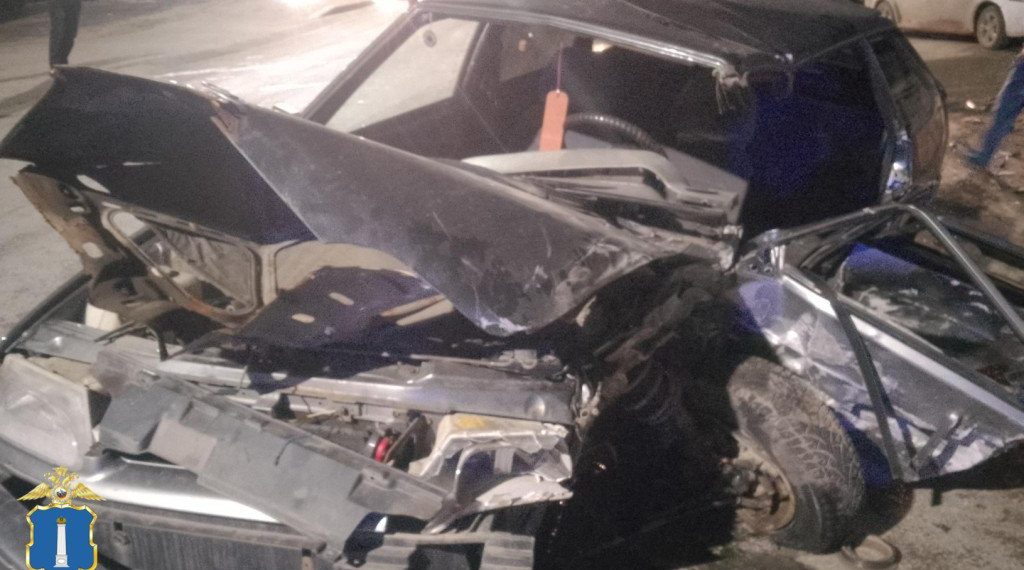 На трассе в Николаевском района лоб в лоб жёстко столкнулись ГАЗ и ВАЗ