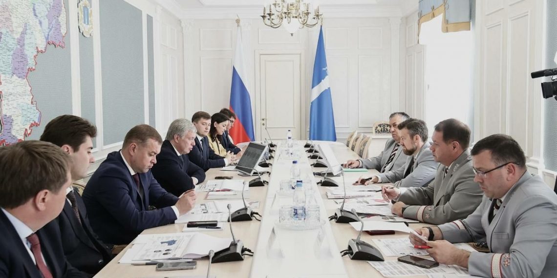 Русских встретился с начальником Куйбышевской железной дороги Дмитриевым