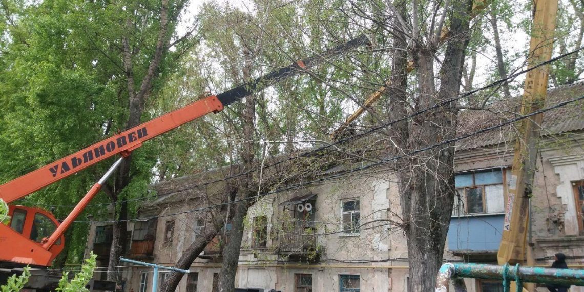 Ульяновские спасатели не дали обрушиться кровле многоквартирного дома