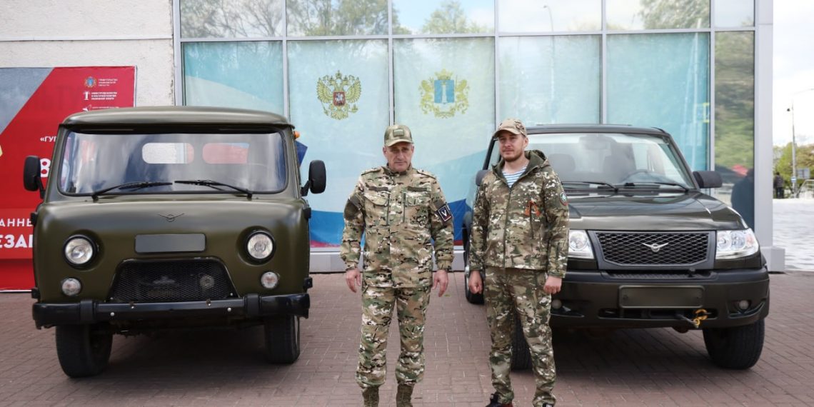 Русских передал ульяновским бойцам СВО ключи от УАЗов