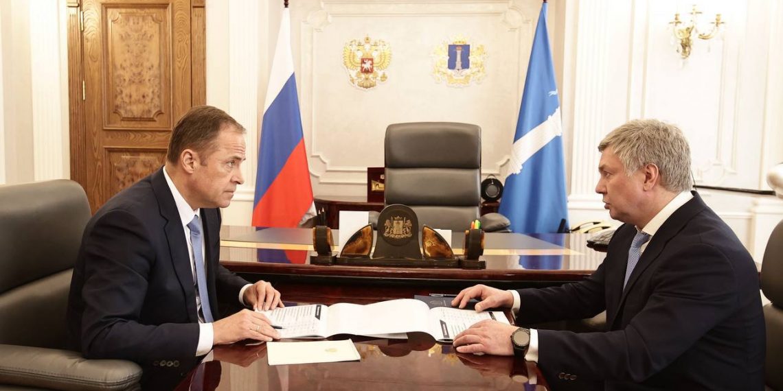 Русских поздравил с 60-летием полпреда в ПФО Комарова