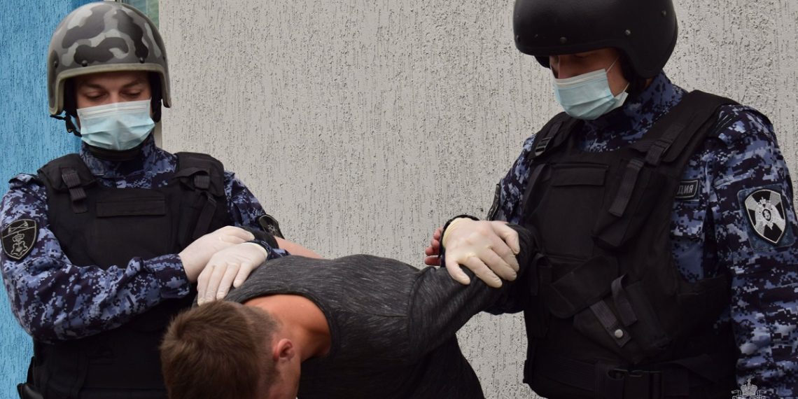 На продавщицу магазина в Ульяновске напал грабитель с пневматическим пистолетом