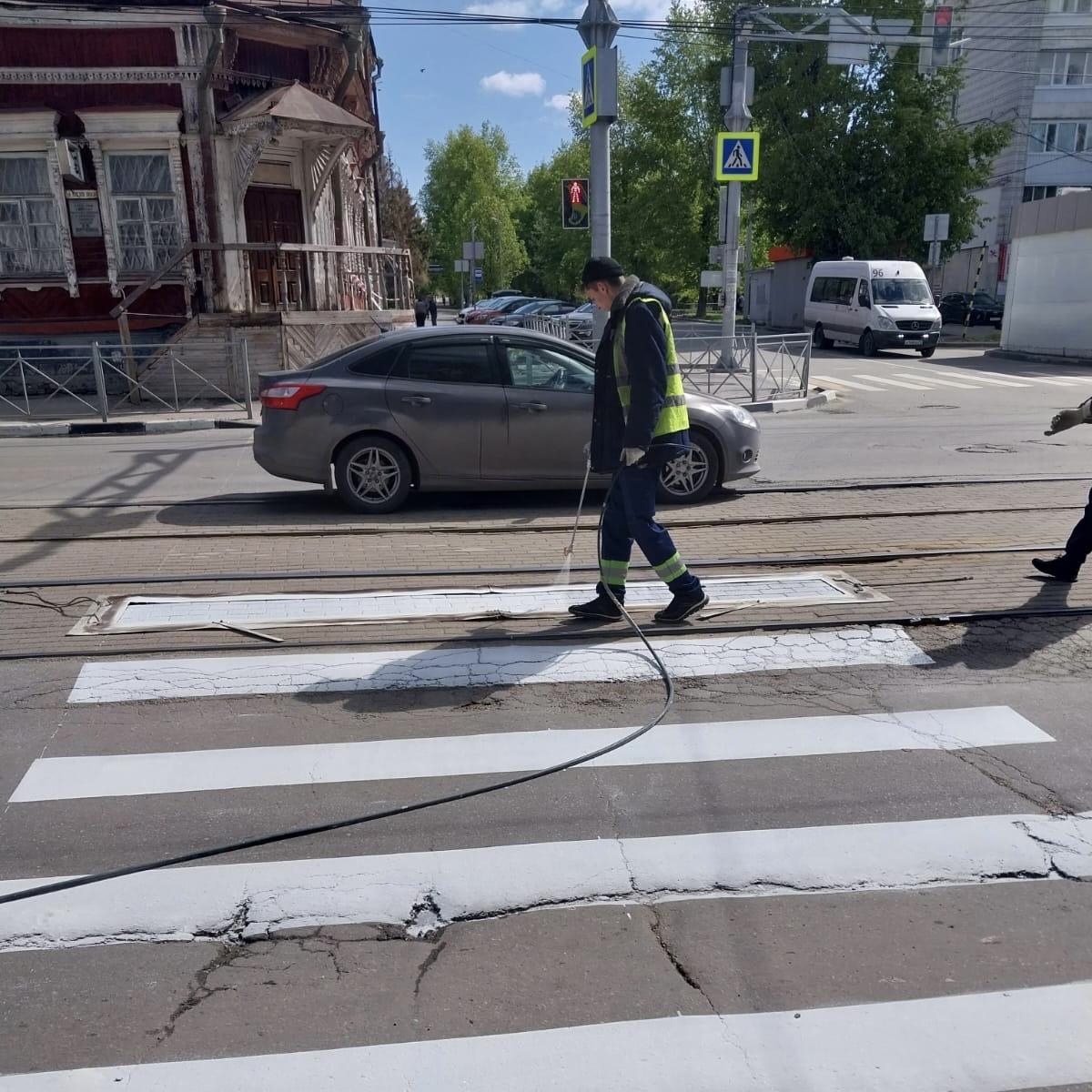 Ульяновские дорожники обновили разметку в центре города - Ульяновск