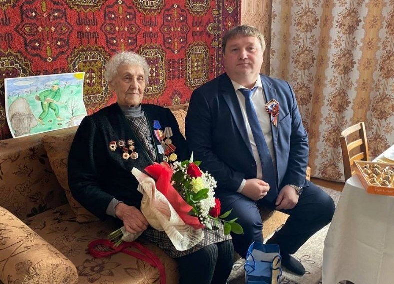 Ульяновский мэр навестил ветерана ВОВ, зенитчицу и контрразведчицу Надежду Корешкову