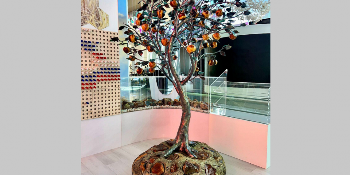 Яблоня из ульяновского симбирцита «выросла» на ВДНХ в Москве