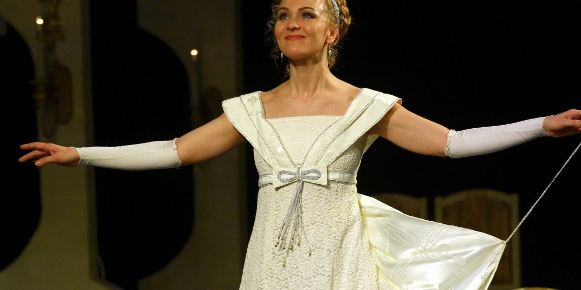 Путин наградил медалью актрису Ульяновского драмтеатра