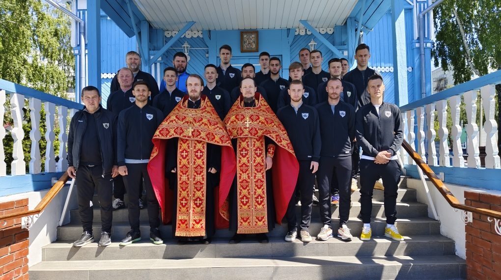 Футболистов ульяновской «Волги» окропили святой водой, после чего они разгромили «Торпедо»