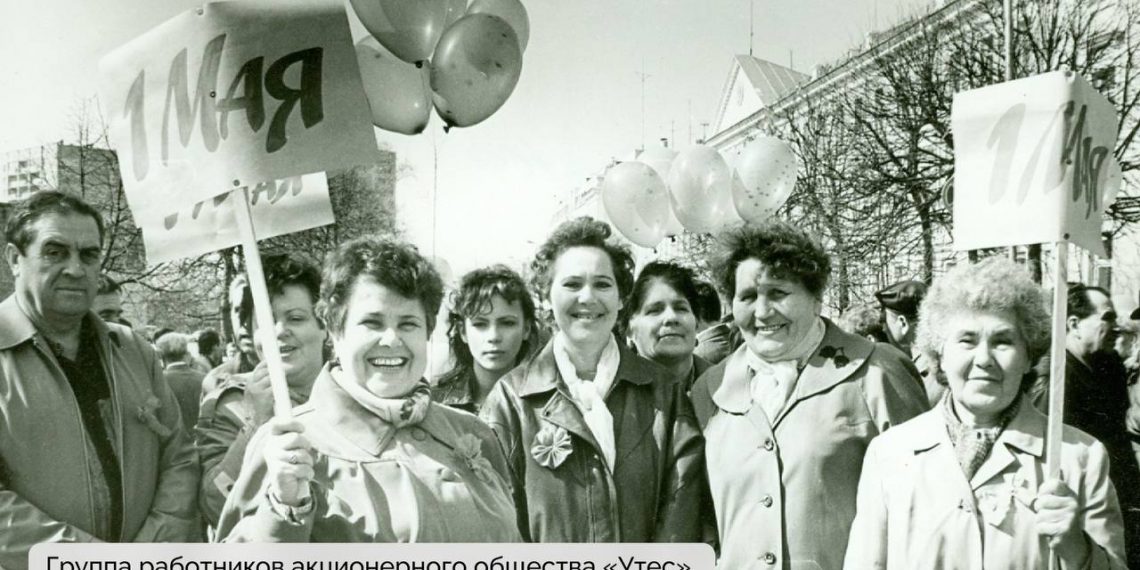 Русских опубликовал фото первомайских демонстраций в Ульяновске за последние 100 лет