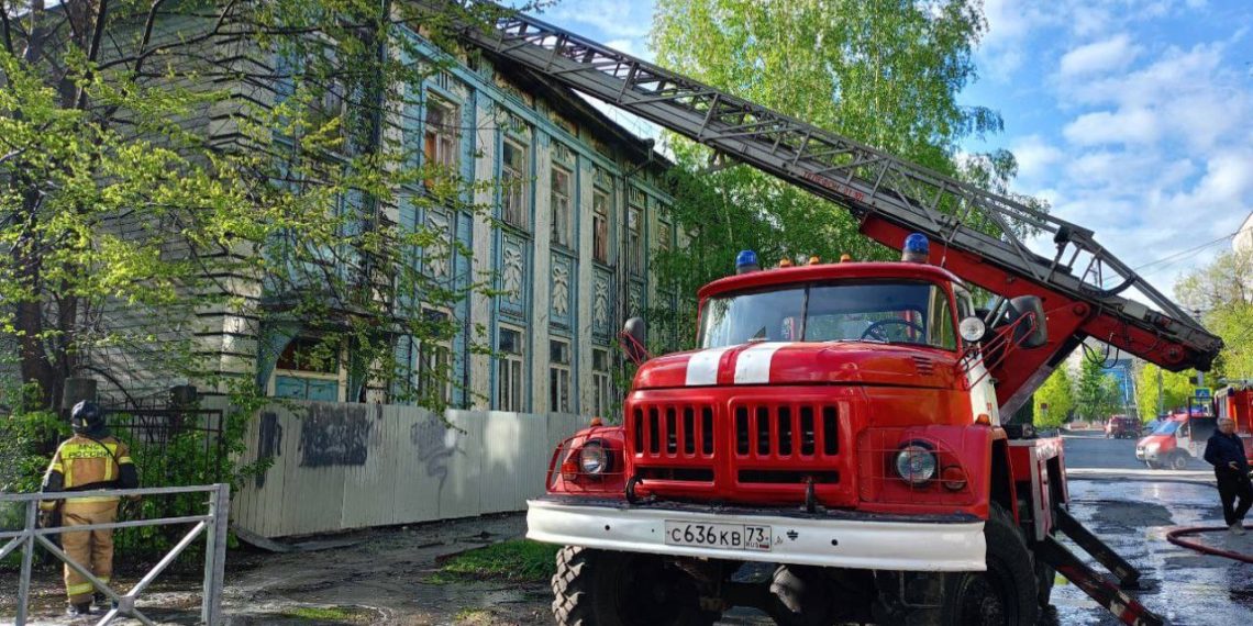 В центре Ульяновска горит охраняемое государством историческое строение