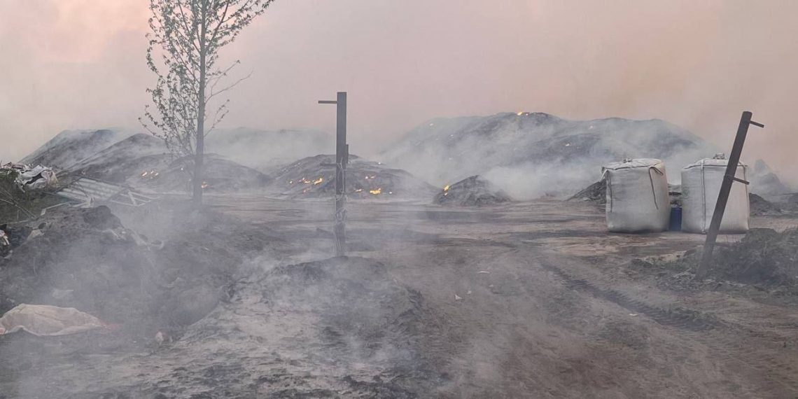В Ульяновске несколько дней горит свалка, жители Заволжья задыхаются