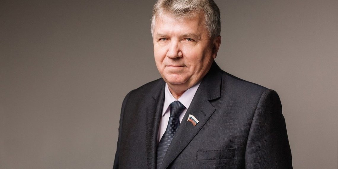 Русских поздравил Панчина с медалью от Путина