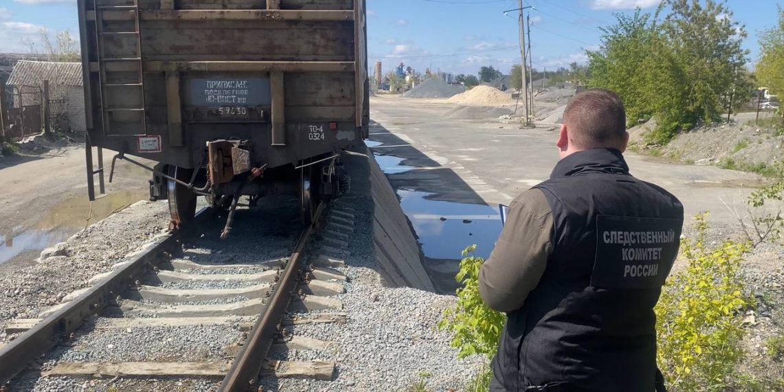 У станции Лаишевка в Ульяновске с рельсов сошёл локомотив грузового поезда