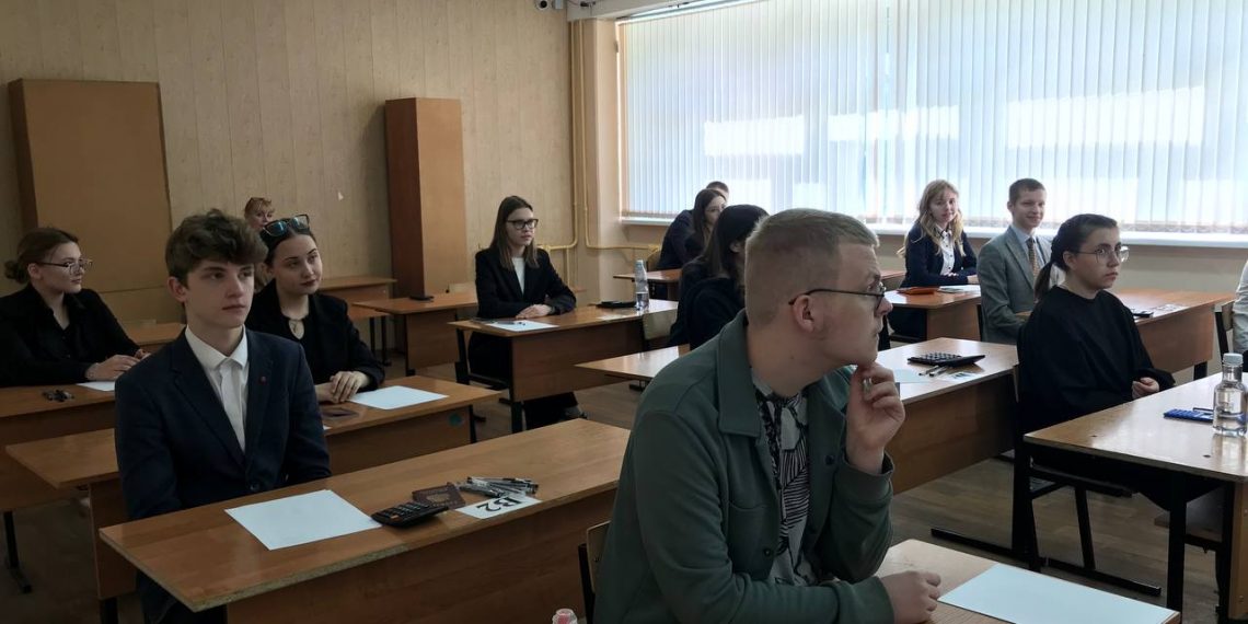 Ульяновские школьники начали сдавать ЕГЭ