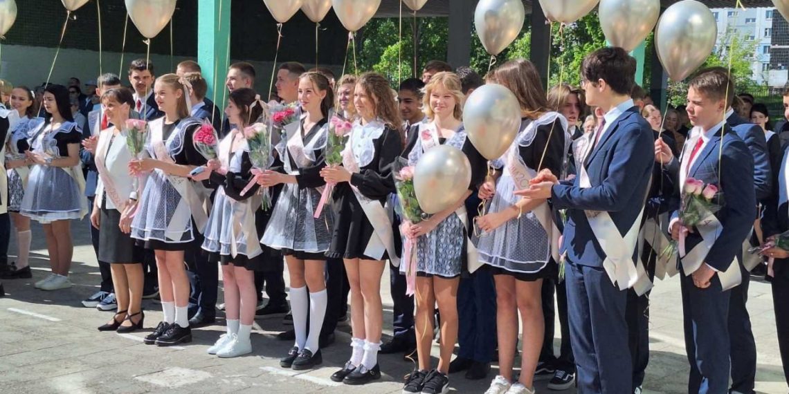 Для школьников Ульяновской области прозвенел последний звонок