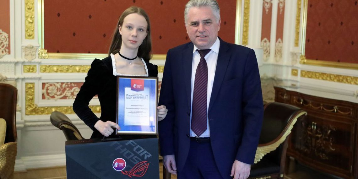 Юная шахматистка из Ульяновска получила ноутбук от ФШР